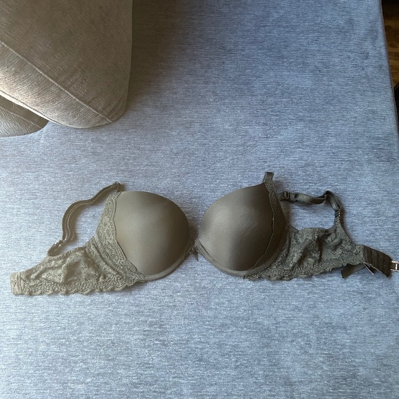 50% off original listed price Victoria secrets push up bra - Picture 1 of 3